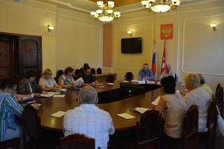 Участники публичных слушаний одобрили проект по изменениям и дополнениям в Устав города