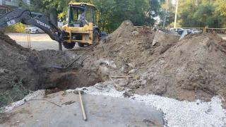 Нарушение целостности асфальтового покрытия тротуара на Теплицком проспекте