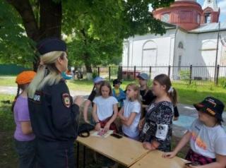 Сотрудники полиции приняли участие в «Дне безопасности» для воспитанников детского центра Сотрудники полиции приняли участие в «Дне безопасности» для воспитанников детского центра