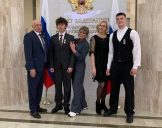 Двое юных гусевчан получили награды в рамках проекта «Дети-герои» в Совете Федерации Двое юных гусевчан получили награды в рамках проекта «Дети-герои» в Совете Федерации