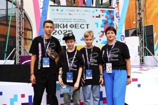 Школа креативных индустрий из Гусь-Хрустального представила Владимирскую область на «ШКИ Фест 2025» Школа креативных индустрий из Гусь-Хрустального представила Владимирскую область на «ШКИ Фест 2025»