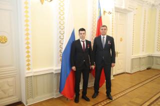 Сотрудник предприятия «Гусар» Максим Исааков награждён государственной медалью «За заслуги перед Отечеством» II степени Сотрудник предприятия «Гусар» Максим Исааков награждён государственной медалью «За заслуги перед Отечеством» II степени
