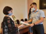 Глава города Алексей Соколов вручил свидетельство на получение жилищной субсидии еще одной гусевской семье