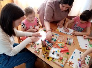 Волонтерский отряд ГХТК помогает организовать досуг для детей прибывших к нам граждан из Донбасса