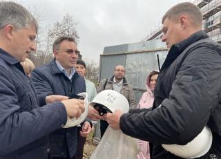 Осмотр строительства нового корпуса школы №15 провел Игорь Игошин Осмотр строительства нового корпуса школы №15 провел Игорь Игошин