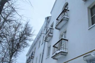 Ледяные убийцы: о важности зимней уборки фасадов зданий