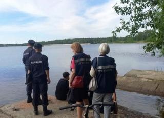 Полицейские и дружинники провели профилактический рейд Полицейские и дружинники провели профилактический рейд