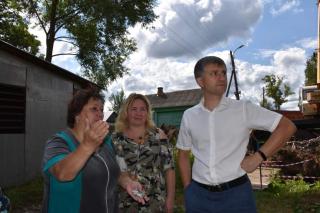 Глава города Алексей Соколов проинспектировал ход работ по благоустройству двора на ул. Парковая