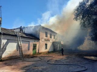 Сотрудники Гусь-Хрустального пожарно-спасательного гарнизона локализовали пожар в здании райпотребсоюза
