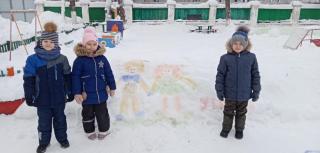 В образовательных учреждениях Гусь-Хрустального продолжают строить снежные городки 