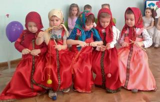Воспитанники детского сада №40 в первую неделю весны поздравили мам и бабушек