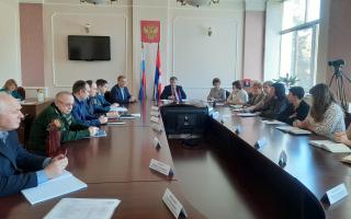 В администрации города возобновились городские планерки:  на заседании – о переселенцах из Донбасса