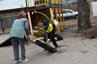 Весеннее обновление: Уборка города в преддверии субботника Весеннее обновление: Уборка города в преддверии субботника