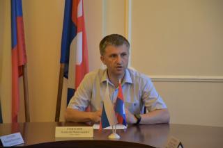Глава города Алексей Соколов поручил руководству водоканала разработать схему прокладки водопровода в поселке Лесном