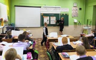 Урок по тематике безопасности жизнедеятельности провели сотрудники МЧС и ГИБДД в городе Гусь-Хрустальном